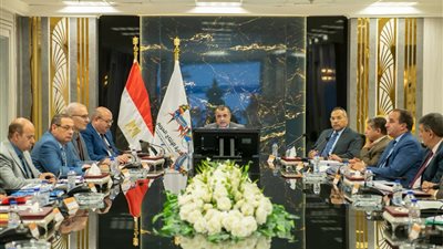 وزير الإنتاج الحربي يتابع موقف موازنة شركات ووحدات الإنتاج الحربي للعام المالي 2023/ 2024