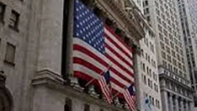 البورصة الأمريكية تبدء تداولاتها مرتفعة مع ترقب محضر 