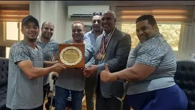 رئيس مياه الجيزة يكرم فريق رفع الأثقال من ذوي الهمم المشارك ببطولة الجمهورية للشركات 