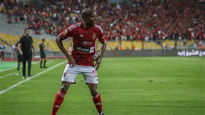 بيرسي تاو يفقد احترامه.. هجوم ناري ضد نجم الأهلي من الإعلام الجنوب أفريقي