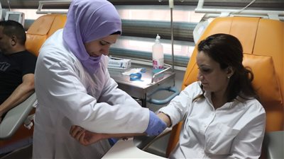 الجيزة تشارك في فعاليات حملة التبرع بالدم للشعب الفلسطيني (صور)