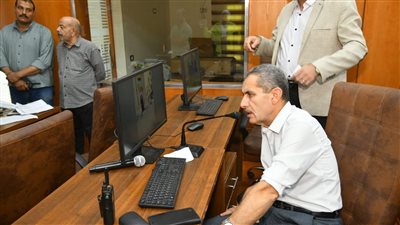 محافظ الغربية يتفقد مركز السيطرة الموحد للطوارئ والسلامة العامة (صور)