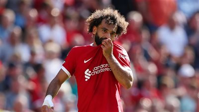 قبل ساعات من مواجهة الجزائر.. الجمهور يُحرج محمد صلاح بصورة من 2015