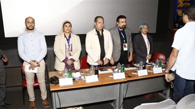 في مؤتمره الصحفي.. ملتقى القاهرة الدولي للمسرح الجامعي يقف دقيقة حداد لأرواح شهداء فلسطين