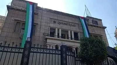 نقابة المحامين المصرية ترفع العلم الفلسطيني على واجهتها (صور)