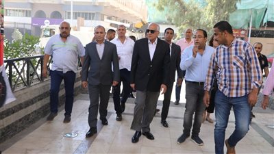 محافظ الجيزة يتابع سير العمل بمواقف السرفيس ويوجه بمنع تقسيم خطوط السير