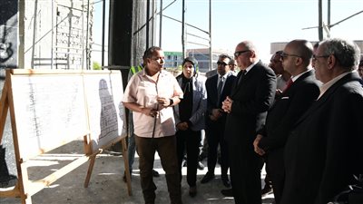 أشرف الداودي يتفقد أعمال التشطيبات بمستشفي قنا الجديدة
