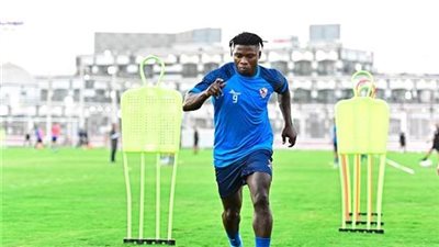 تأكيدًا لـ الفجر الرياضي.. وكيل سامسون إكينولا يصل لمقر الزمالك لإنهاء عقد اللاعب