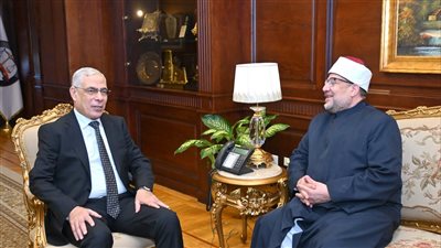 لهذا السبب.. وزير الأوقاف يزور النائب العام بمقر النيابة العامة