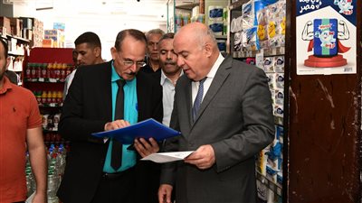 لتنفيذ مبادرة خفض الأسعار.. محافظ قنا يفاجئ السلاسل التجارية