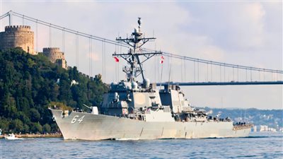 عاجل: سفينة حربية أمريكية تعترض مقذوفات حوثية