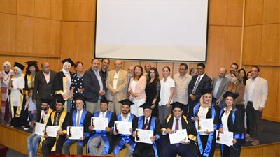 المعهد العالي للنقد الفني يكرم الخريجين في حضور نخبة من مشاهير القامات الفنية والأدبية 