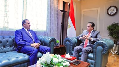 نقيب المحامين يلتقي وزير الصحة لبحث تطوير منظومة علاج المحامين