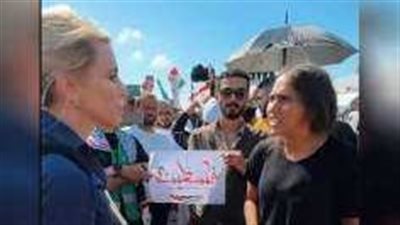  رحمة زين لمراسلة سي إن إن على حدود غزة: أنت مجردة دمية..شاهد الفيديو 