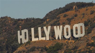 أبرزهم جون ستيوارت وخواكين فينيكس.. 60 نجمًا في هوليوود يطالبون بايدن بالضغط لوقف العدوان على غزة