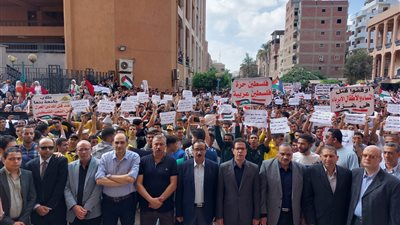 جامعة بنها تنظم وقفة تضامنية كبرى لدعم الدولة المصرية والشعب الفلسطيني