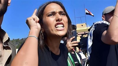 تنتمي لعائلة إعلامية.. من هي رحمة زين التي وبخت مراسلة CNN 