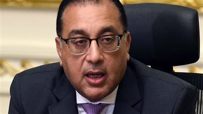 عاجل.. رئيس الوزراء يصل إلى مقر الكتيبة 101 برفقة وفد من الإعلاميين والسياسيين