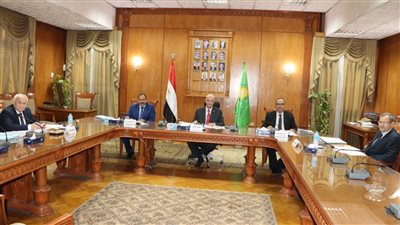 رئيس جامعة المنوفية يرأس لجنة مقابلات للمتقدمين من أعضاء الجهاز الإداري للندب على وظيفة مدير إدارة