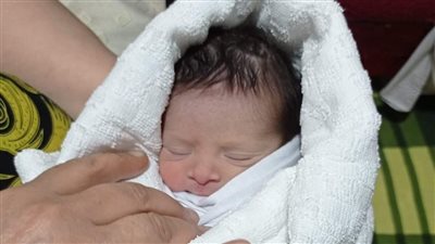 تأجيل أولى جلسات محاكمة عامل وربة منزل بتهمة خطف طفل وعرضه للبيع 