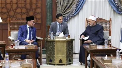 شيخ الأزهر يستقبل رئيس وزراء ماليزيا ويناقشان سبل تعزيز التعاون العلمي والدعوي 