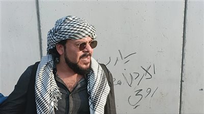 تضامنًا مع فلسطين.. منذر رياحنة يضع بصمته على حدود رفح المصرية