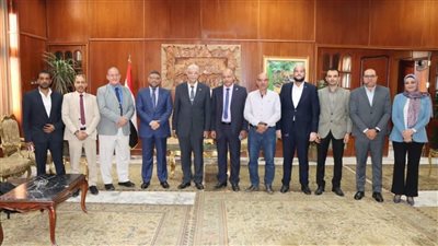 لهذا السبب.. رئيس جامعة المنوفية يلتقي وفد وزارة المالية