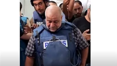 شاهد.. استشهاد زوجة وأبناء الصحفي وائل الدحدوح في غزة (لقطات مؤثرة)