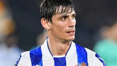 صراع جديد بين مانشستر يونايتد وليفربول على مدافع ريال سوسيداد