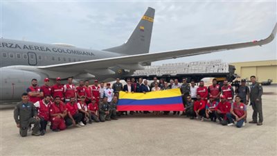 سفيرة كولومبيا بالقاهرة تستقبل طائرة مساعدات إنسانية كولومبية لأهالى غزة