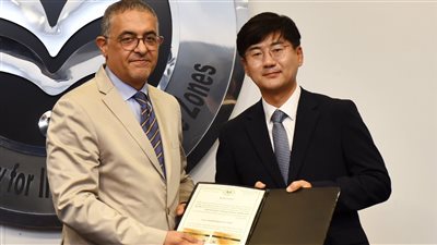 عاجل.. أربع شركات تتسلم رخص ذهبية لإقامة مشروعات جديدة في مصر 