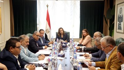 وزيرة الثقافة تجتمع وقيادات الوزارة لمناقشة الخطة الاستثمارية للوزارة خلال الفترة المُقبلة