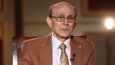 محمد صبحي باكيًا: 