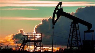 النفط الأمريكي يهبط دون 60 دولارا للبرميل لأول مرة منذ 4 سنوات