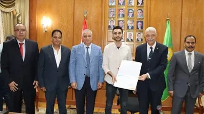 مجلس جامعة المنوفية يكرم طلاب التربية النوعية الفائزين بالمركز الثاني في مسابقة تطوير الحرف اليدوية