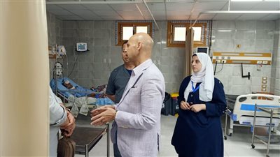 وكيل صحة الشرقية يناقش تطوير الخدمة بالعمليات أثناء زيارته لمستشفى الزقازيق العام