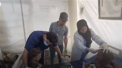 شاهد.. فرحة أخت بعد انتشال أختها من تحت الأنقاض في غزة