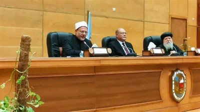 مفتي الجمهورية لطلاب جامعة سوهاج: لن نفرط في حبة رمل واحدة من أرضنا 