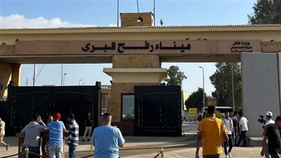 أحمد موسى يكشف حقيقة استشهاد جرحى من غزة عند معبر رفح (فيديو)