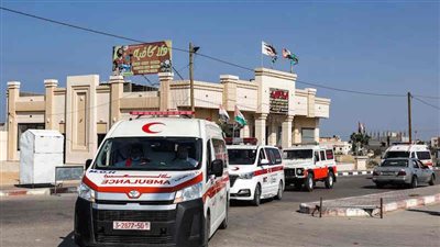 غزة الآن.. وصول حافلة جديدة إلى مصر تحمل مرضى فلسطينيين
