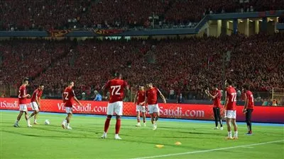 عمليات إحماء للاعبي الأهلي قبل إنطلاق معركة صن داونز