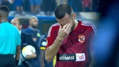 شاهد.. رد فعل علي معلول بعد خروج الأهلي من الدوري الإفريقي 