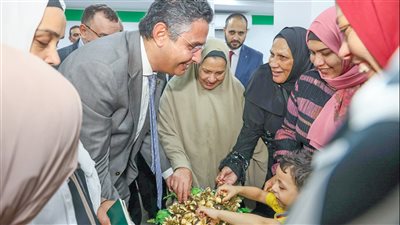 رئيس البريد يتفقد مكاتب بريد الدقهلية لمتابعة حركة انتظام صرف المعاشات