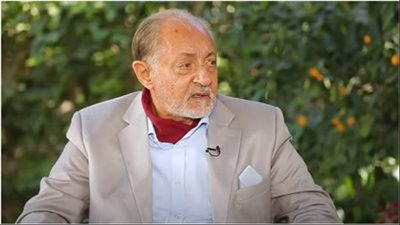 عبد العزيز مخيون علي كرسي متحرك في 