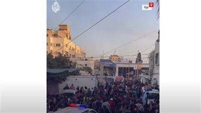 شاهد| لحظة استهداف الاحتلال الإسرائيلي لبوابة مستشفى الشفاء في غزة