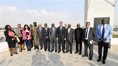 سفير زامبيا ووزير البنية الأساسية يطلعان على تجربة محطة معالجة الجبل الأصفر