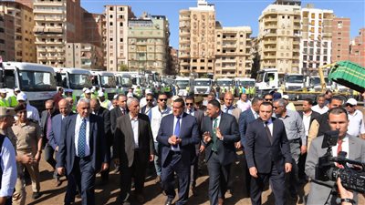 وزير التنمية المحلية ومحافظ الدقهلية يشهدا اصطفاف المعدات الهندسية بالمحافظة