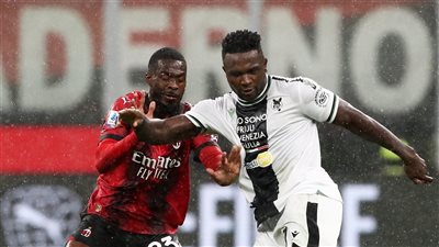 قبل مواجهة سان جيرمان.. ميلان يسقط على أرضه أمام أودينيزي في الدوري الإيطالي
