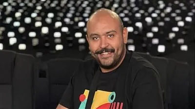 مكمل معاك.. مصطفى بسيط يروج لـ فيلم عصابة الماكس 