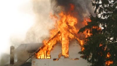 الثلاجة السبب.. معاينة النيابة في مصرع سيدة وأطفالها الثلاثة في الطالبية 